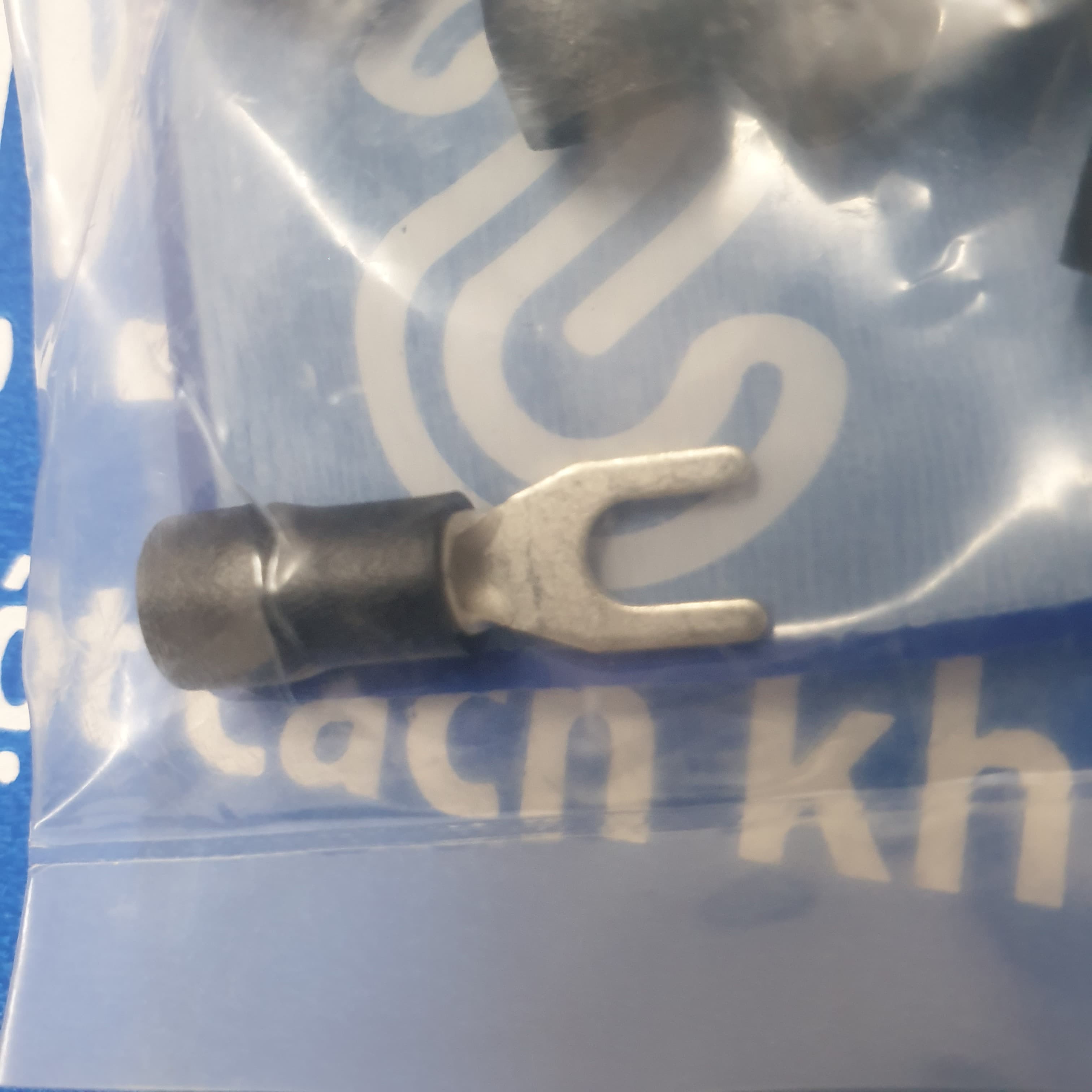 Đầu Cosse Chĩa Chữ Y Cách Điện 2.5-4 mm2 KST Màu Đen SV3-4