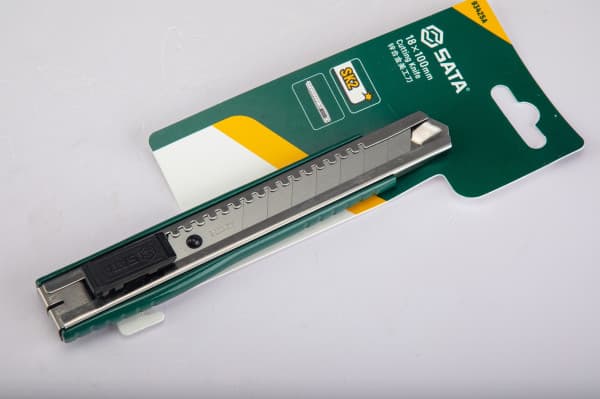 Dao Rọc Giấy Hợp Kim Kẽm 8 mũi 18×100 mm SATA 93425 A