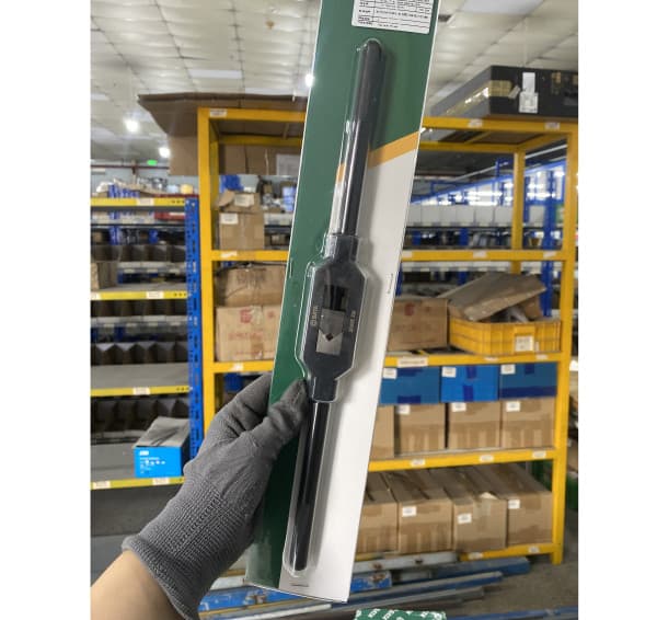 Tay Vặn Kep Mũi Taro Đầu Vuông M5-M20 SATA 50406