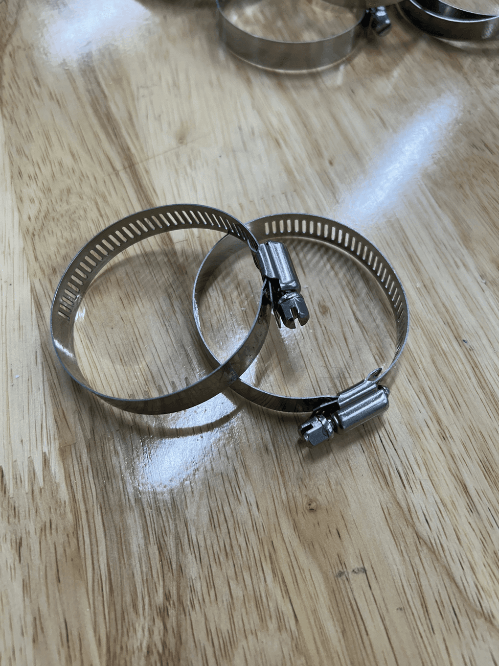 Cổ Dê Vặn Vít Inox 201 Cho Ống Từ 40-63mm