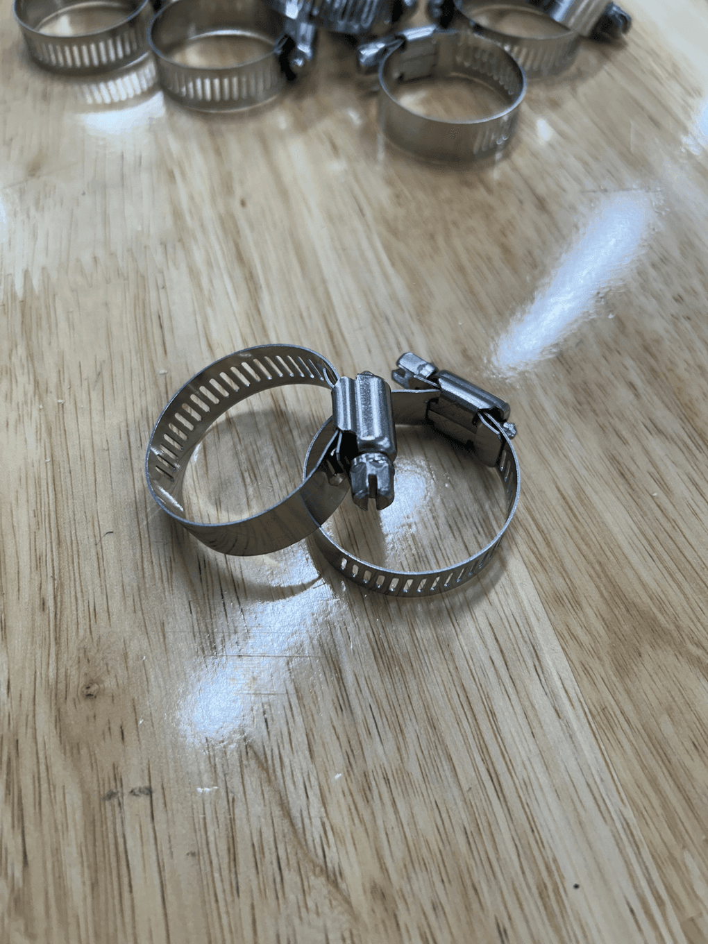 Cổ Dê Vặn Vít Inox 201 Cho Ống Từ 21-38mm