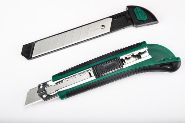 Dao Rọc Giấy Hợp Kim Kẽm 9×80 mm SATA 93424 A
