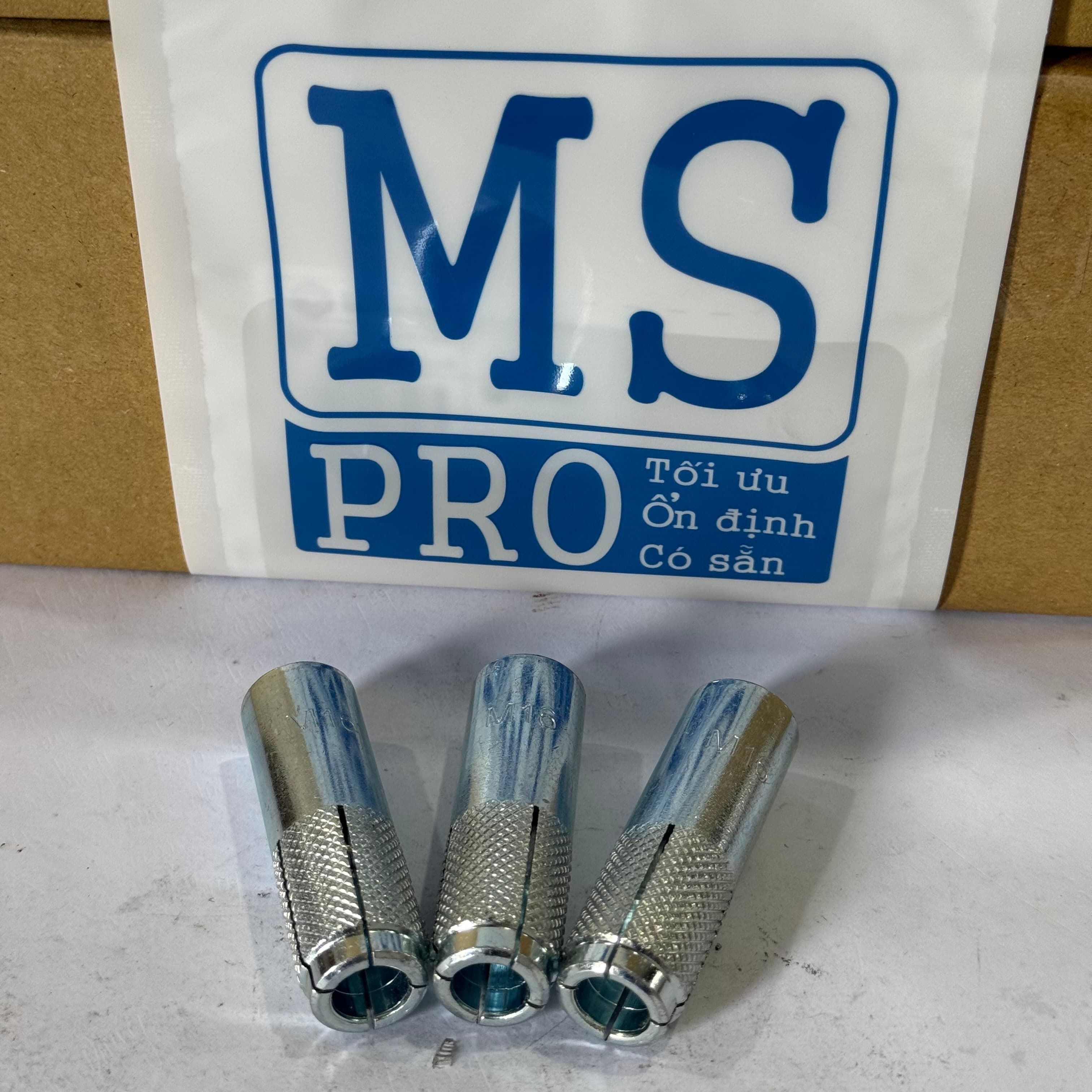 Tắc Kê Đạn Thép Mạ Kẽm M16