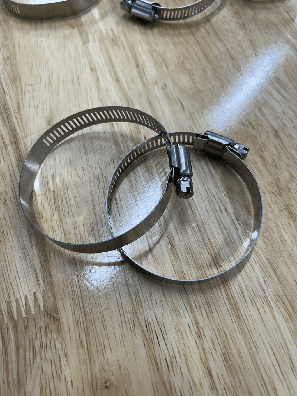 Cổ Dê Vặn Vít Inox 201 Cho Ống Từ 52-76mm