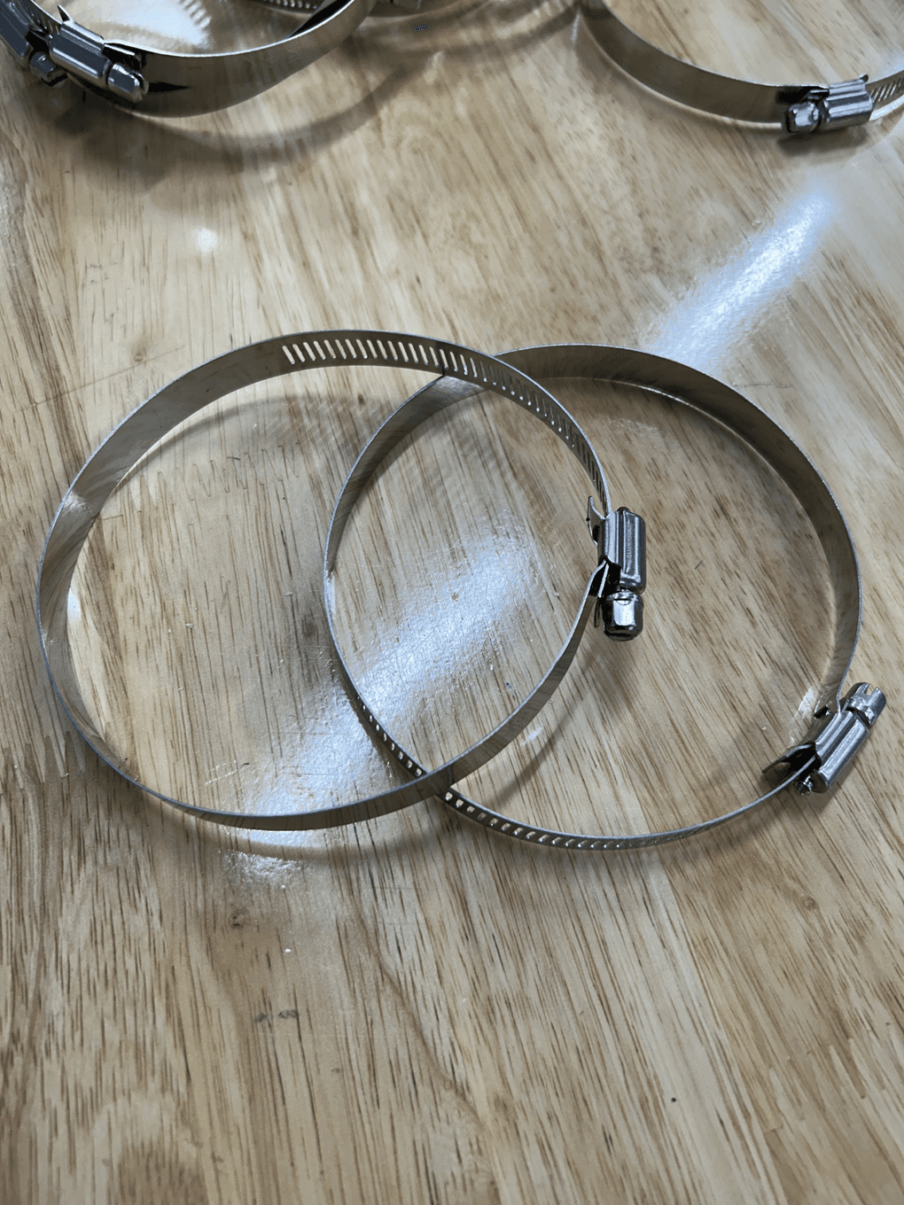 Cổ Dê Vặn Vít Inox 201 Cho Ống Từ 91-114mm
