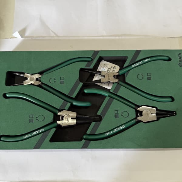 Bộ Kìm Mở Phe Ngoài Và Trong 7 inch 4 Chi Tiết Sata 09911A