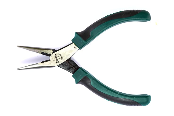 Kìm Điện Cách Điện Nhỏ Mũi Nhọn 5.5 inch/135 mm SATA 70612 A