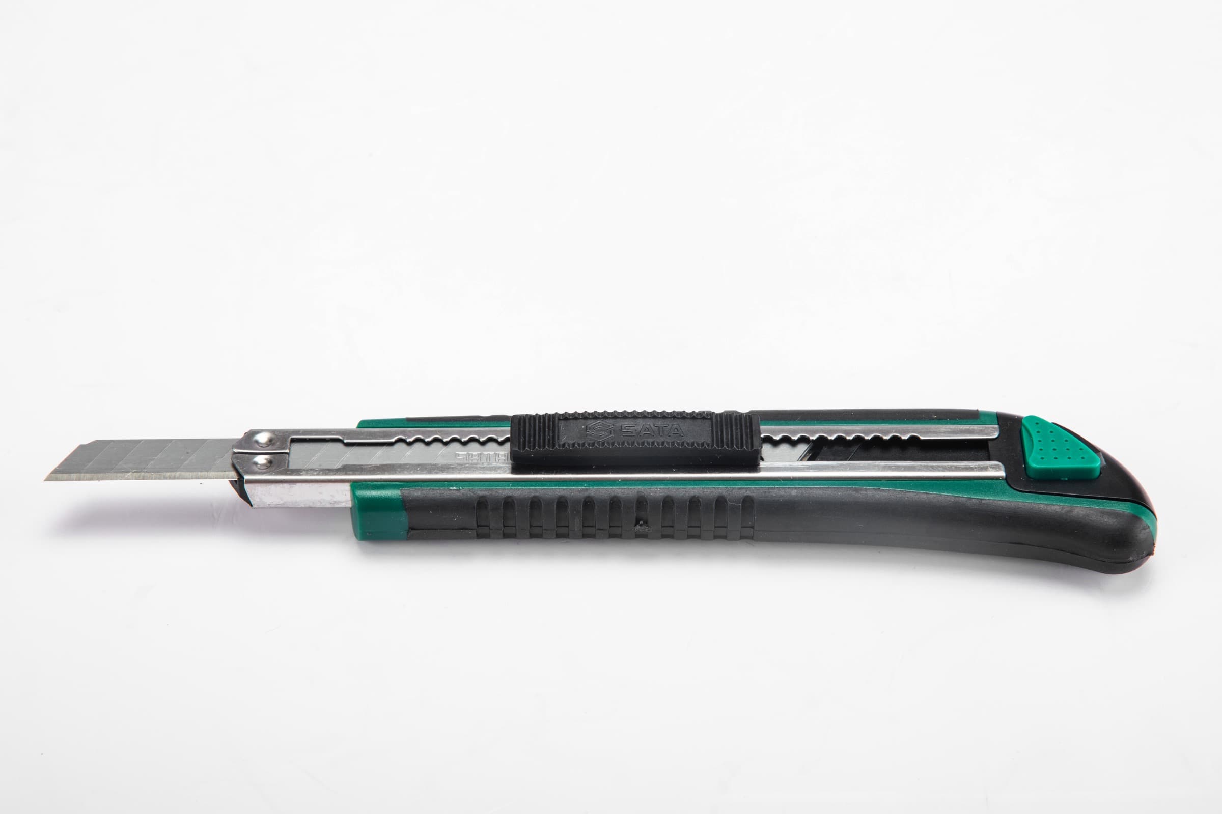 Dao Rọc Giấy Cán Bọc Cao Su 9×80 mm SATA 93427
