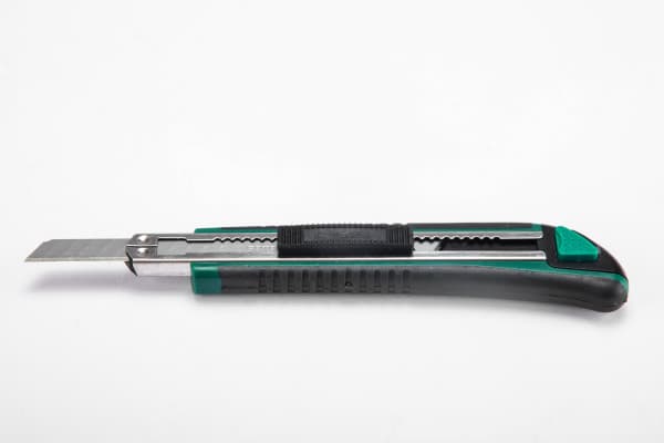Dao Rọc Giấy Cán Bọc Cao Su 9×80 mm SATA 93427