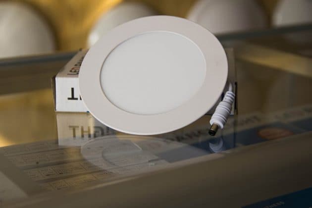 Đèn downlight là gì? Có bao nhiêu loại đèn downlight? (2025)