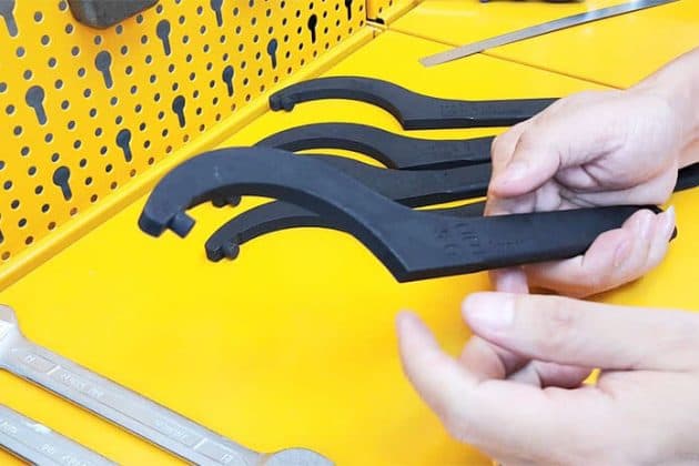 Review Top 6 Cờ Lê Móc Nên Dùng Nhất Năm