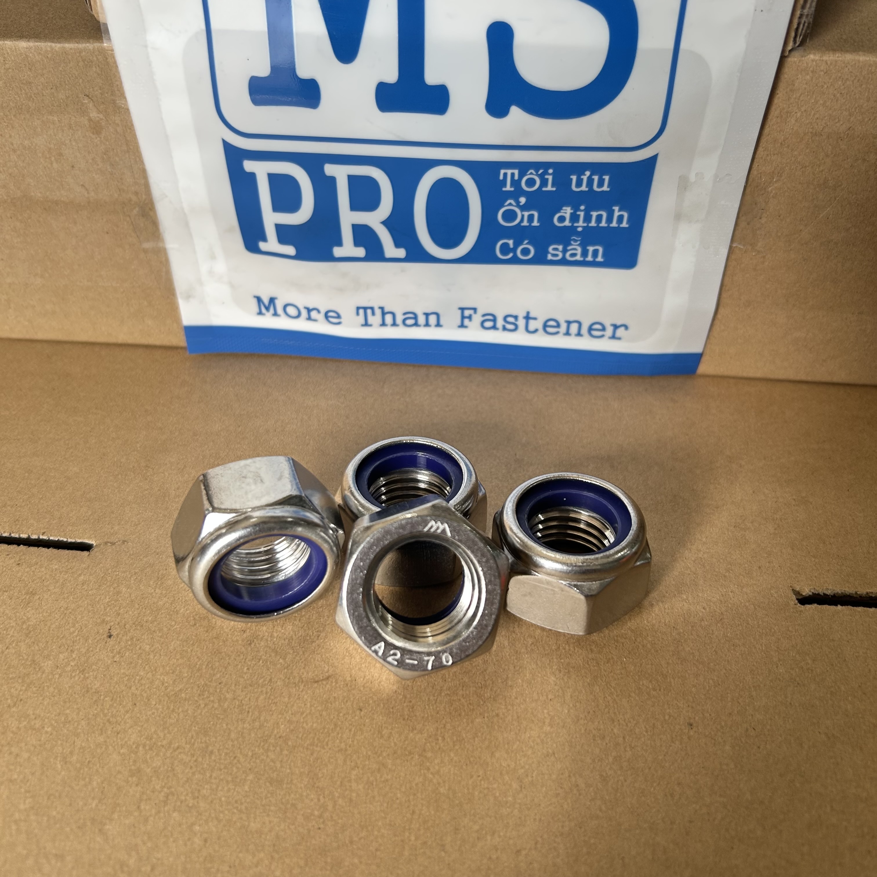 Tán Keo Inox 304 DIN985 M20 | Mecsu.vn