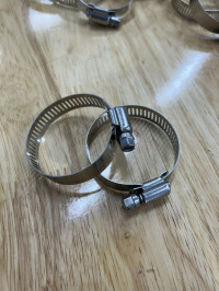 Cổ Dê Vặn Vít Inox 201 Cho Ống Từ 27-51mm