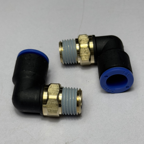 Hình ảnh cận cảnh Đầu Nối Nhanh Khí Nén Cong Đen CDC MPL 10-02, làm nổi bật phần ống 10mm và ren 1/4 inch