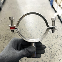 Đai Kẹp Ống Có Chân Hàn Inox 304 3.1/2Inch