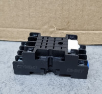 Đế Rờ Le 8 Chân Chint CZY08B-01