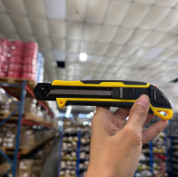 Dao Rọc Giấy Bản To 18 mm Kèm 3 Lưỡi Dài 172 mm Bosi BS310003