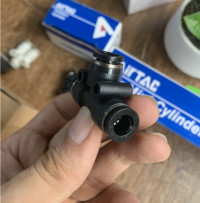 Đầu Nối Khí Ngã 3 OD12 mm Đen Airtac PE12D