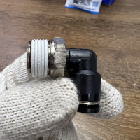 Đầu Nối Khí Cong Ren Ngoài Phi 8 mm - PT3/8 Đen Airtac PL803D