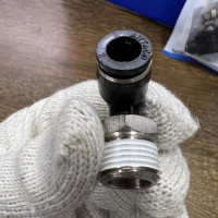 Đầu Nối Khí Cong Ren Ngoài Phi 8 mm - PT3/8 Đen Airtac PL803D