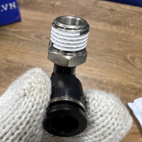 Đầu Nối Khí Cong Ren Ngoài Phi 6 mm - PT1/4 Đen Airtac PL602D