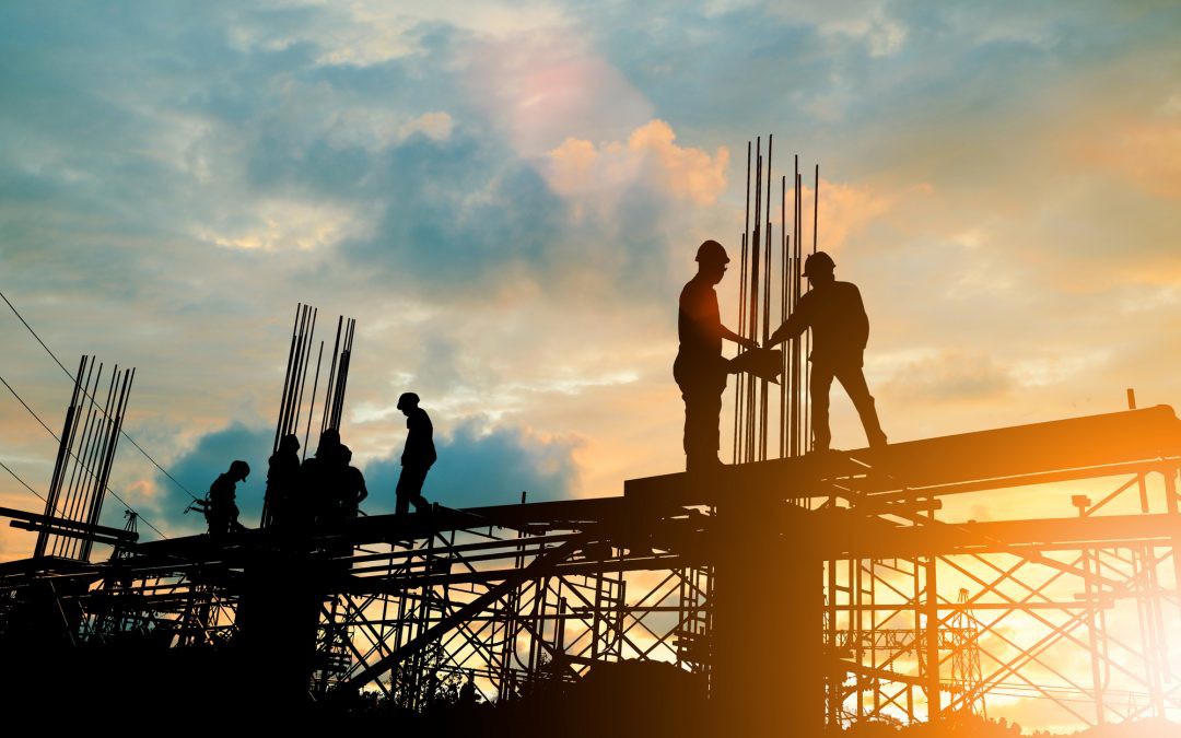 Xây dựng và kết cấu thép: Lắp đặt nhà xưởng tiền chế, hệ thống giàn giáo, cầu trục, và các kết cấu khung thép.
