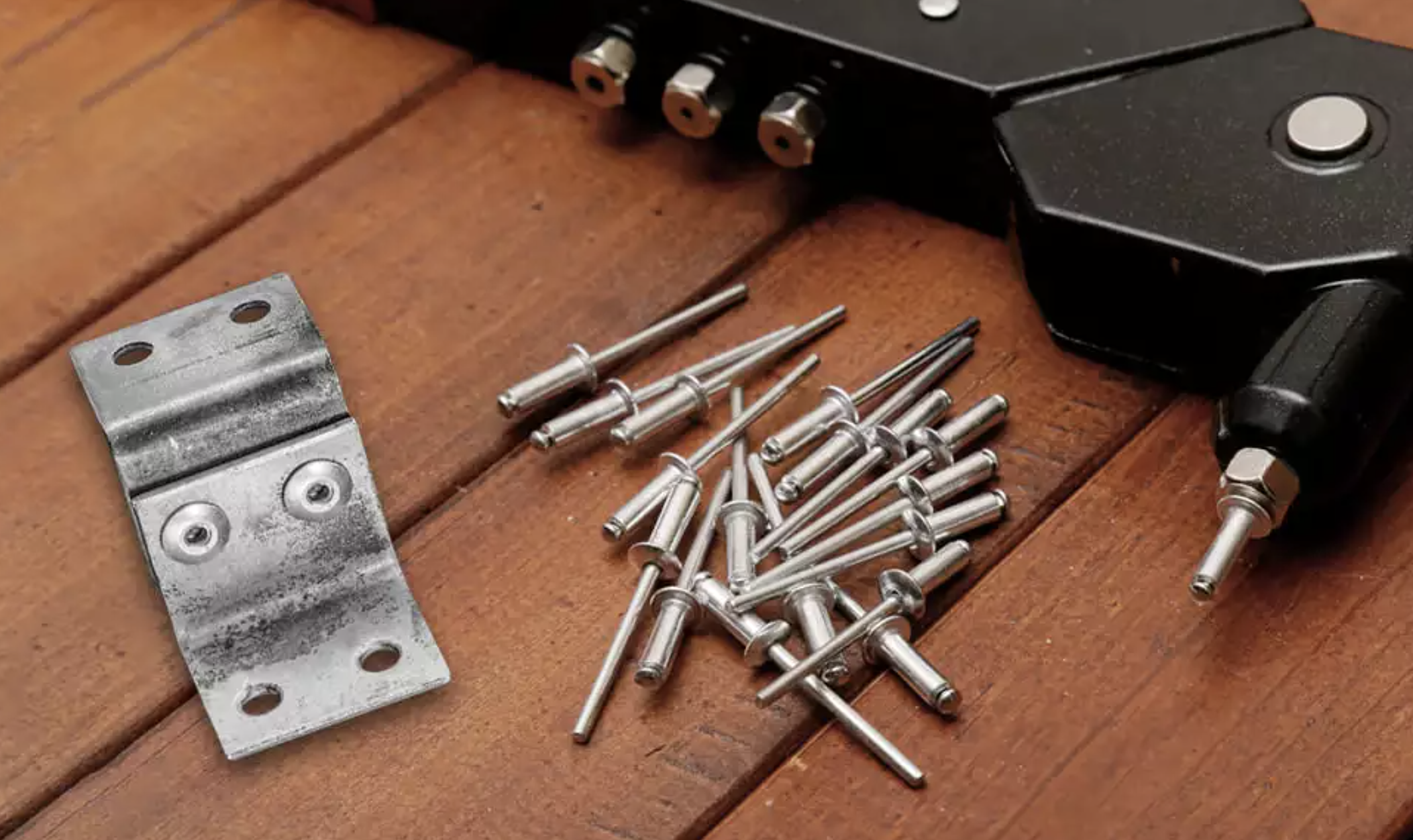  Ứng dụng thực tế: Từ cửa nhôm đến thùng xe tải