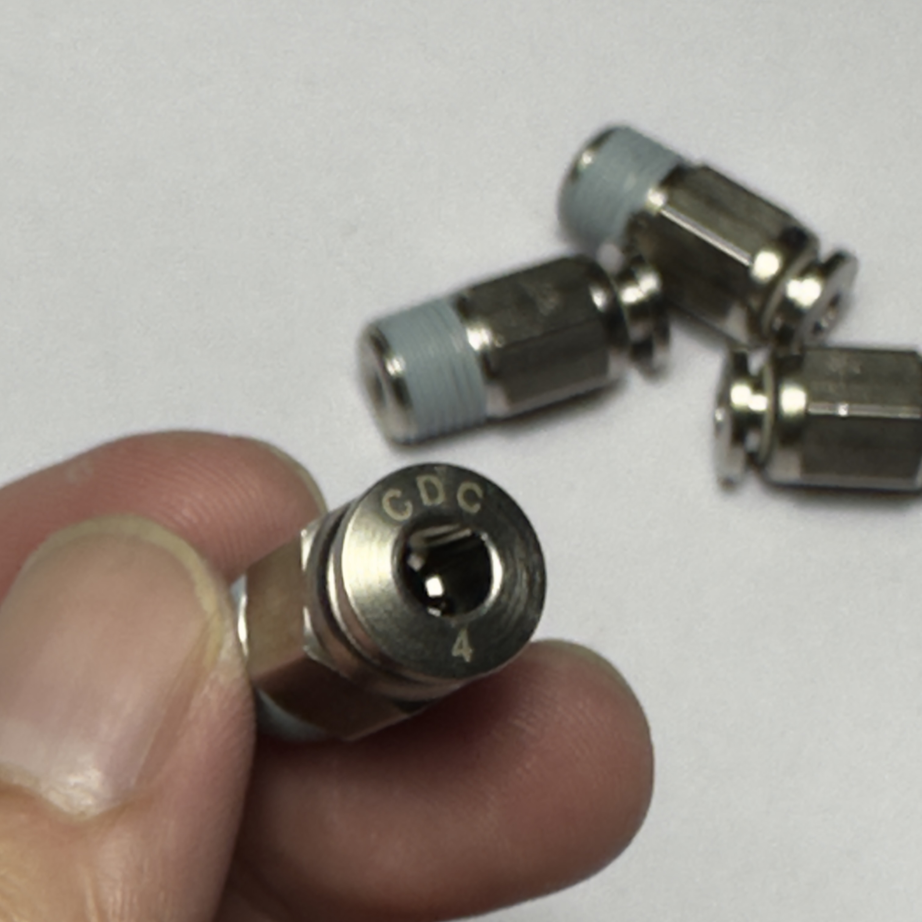 đầu nối nhanh khí nén đồng ren ngoài cdc phi 4 ren ngoài 1/4 inch CDC